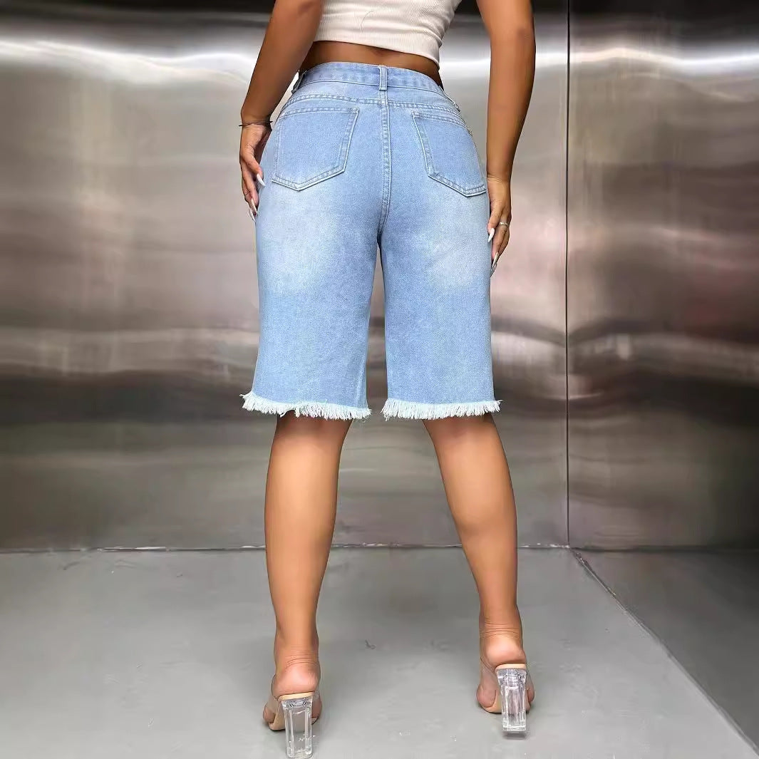 Shorts en denim distressed pour femmes avec des finitions effilochées Chic und Stil