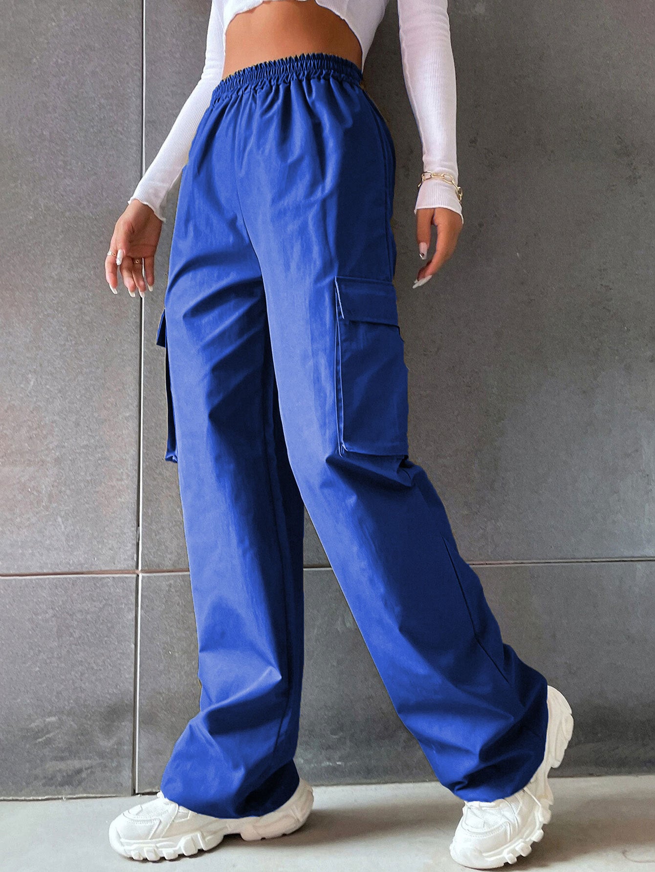 Pantalon cargo pour femmes avec poches latérales et taille élastique Chic und Stil