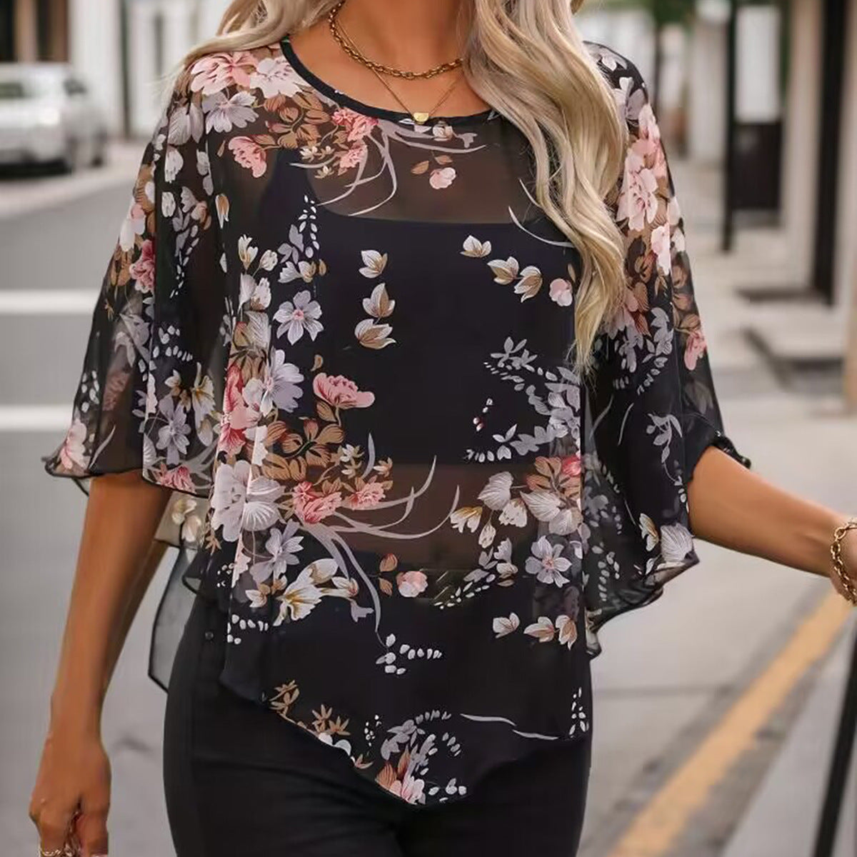 Blouse en chiffon pour femmes avec des manches volantes et un motif floral Chic und Stil