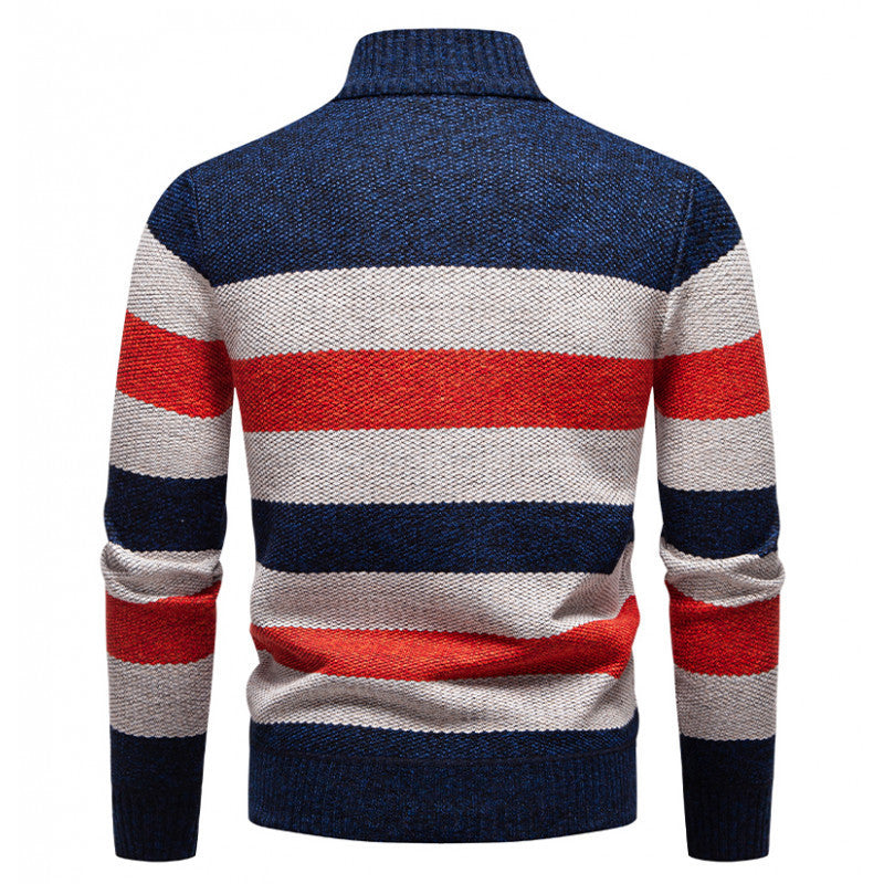 Fashionable knitted pullover for men with half-zip closure and striped pattern Chic und Stil