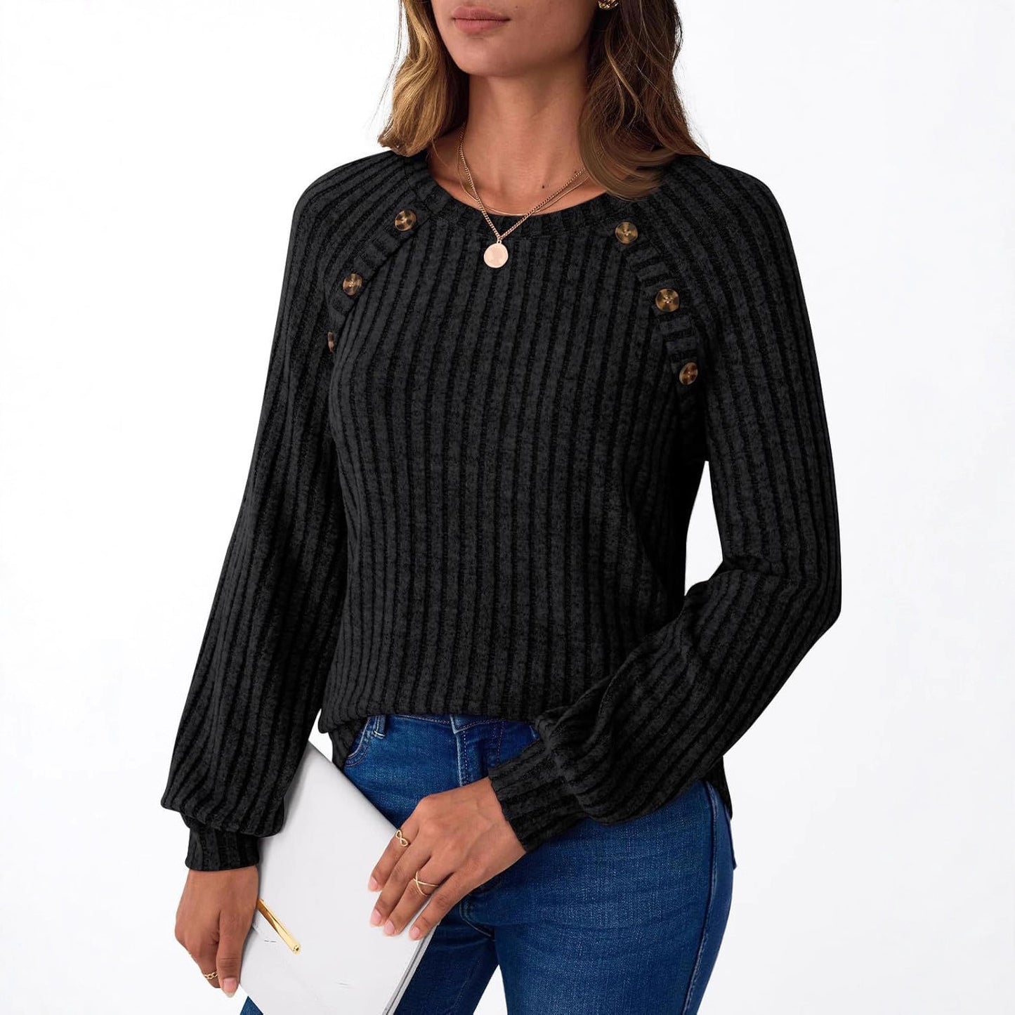 Pull en tricot pour femmes avec boutons décoratifs et fine structure côtelée Chic und Stil