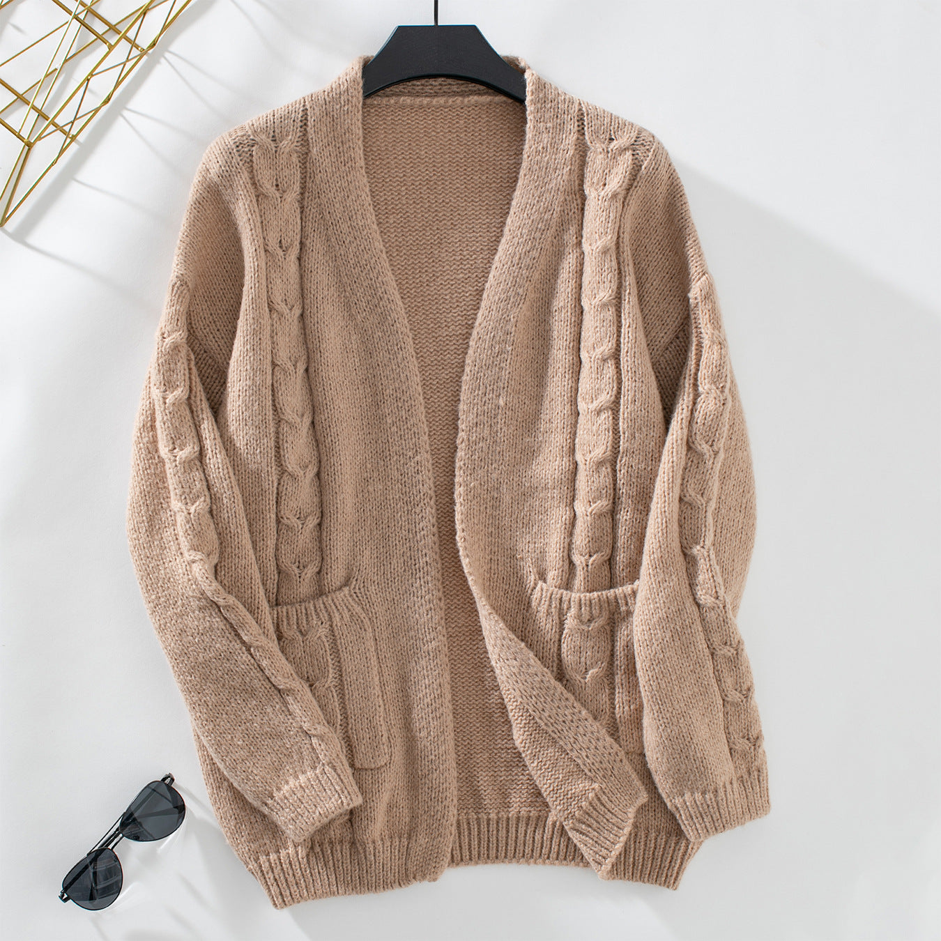 Veste en tricot pour femme avec motif en torsades et poches Chic und Stil