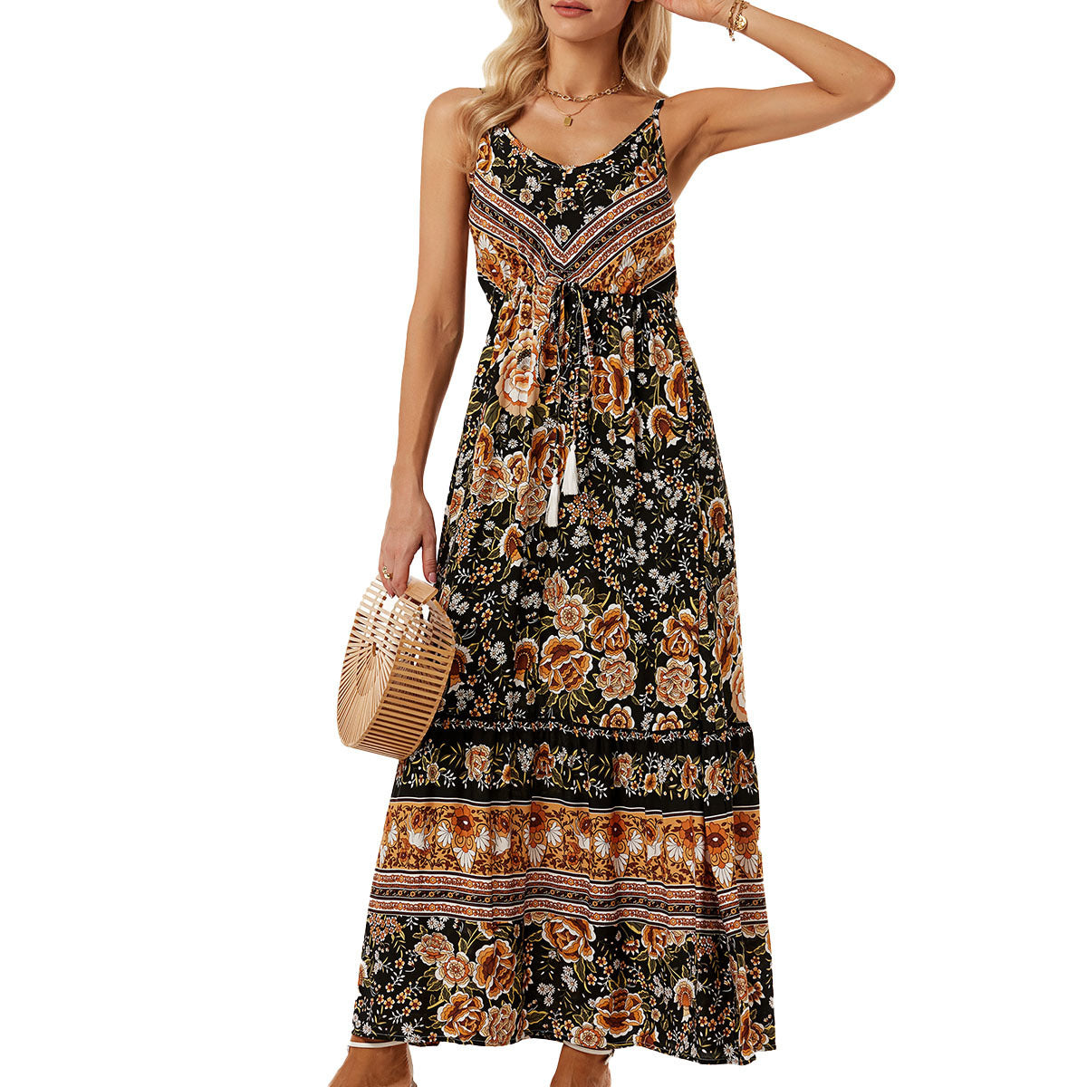 Robe maxi aérienne pour femmes avec un design floral ludique et un tirage à la taille Chic und Stil
