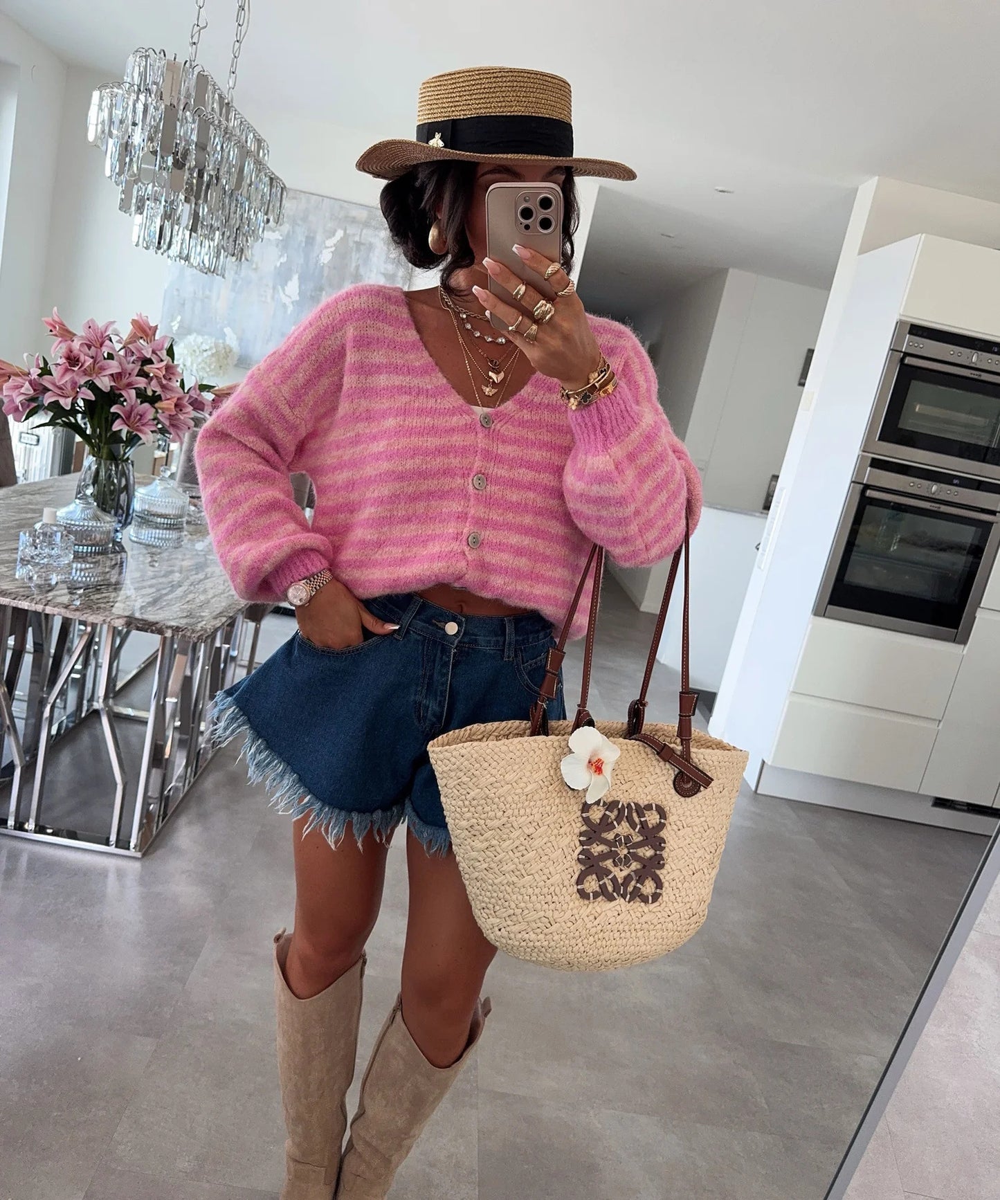 Cardigan en tricot douillet pour dames en laine de haute qualité avec un motif rayé tendance Chic und Stil