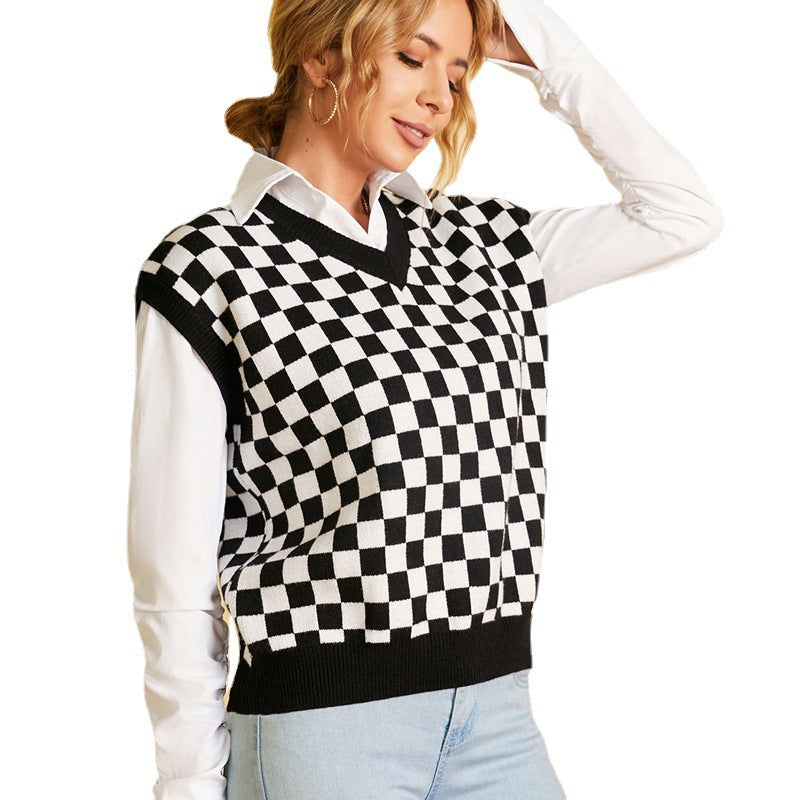 Women's fashion V-neck pullover with checkered pattern Chic and Style
