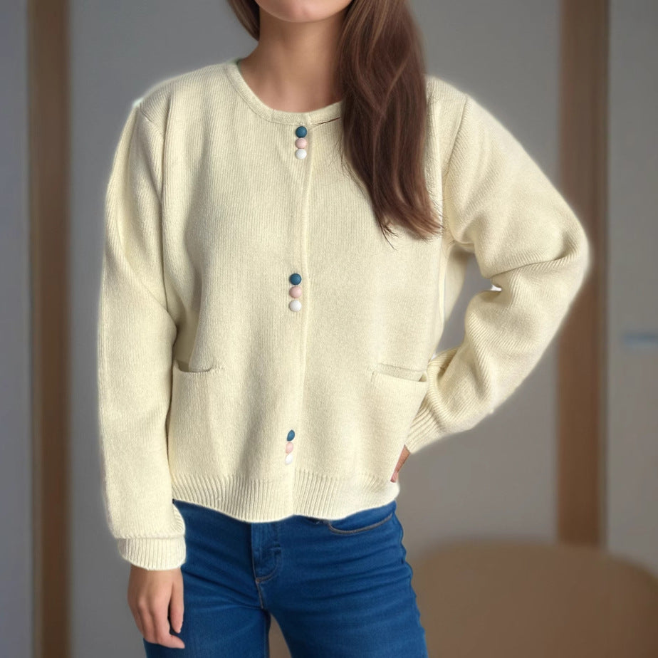 Cardigan pour femmes avec des boutons décoratifs et des poches pratiques Chic und Stil