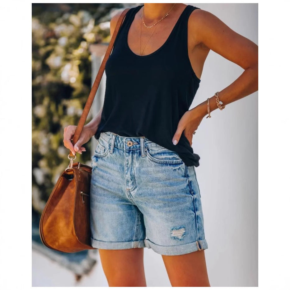 Women's Casual Denim Shorts with Rolled Hem and Ripped Details Chic und Stil
