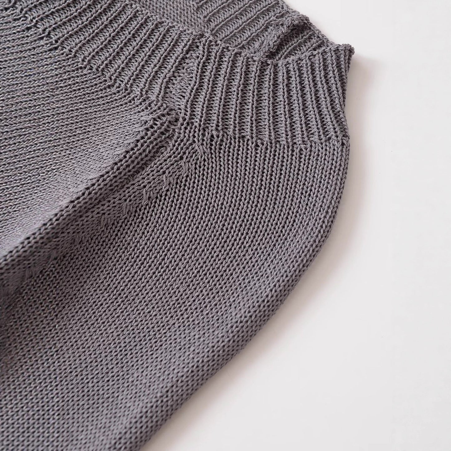 Pull-over en tricot décontracté pour dames avec des détails de boutons et un large col rond Chic und Stil