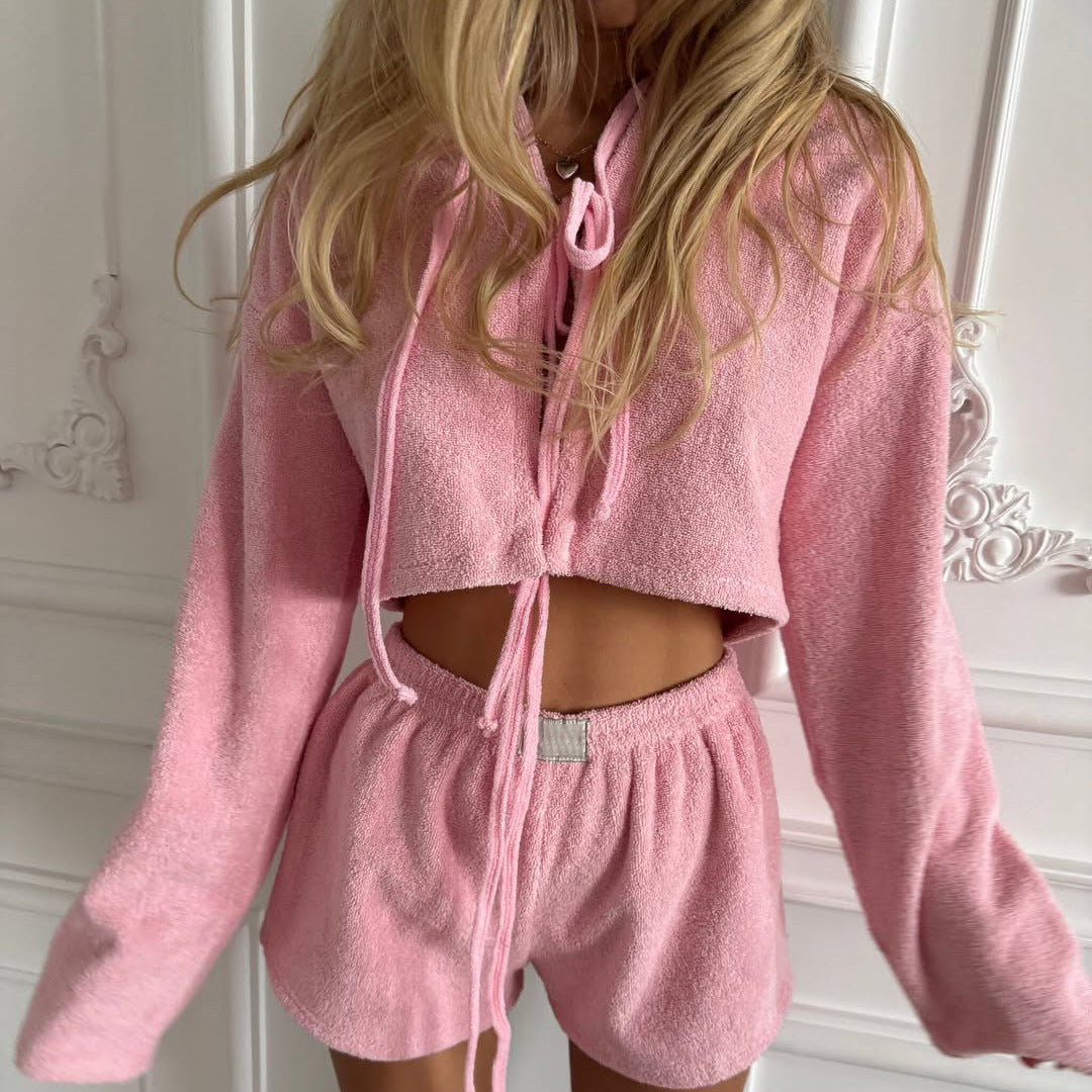 Ensemble crop décontracté pour femmes avec hoodie sportif et shorts élastiques Chic und Stil
