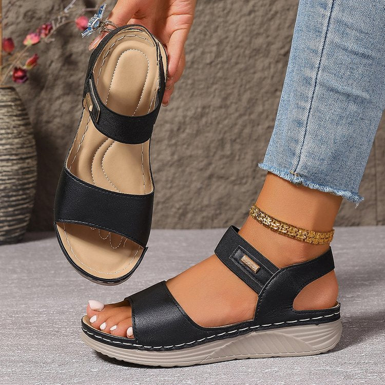 Sandales confortables pour femmes avec sangle réglable et technologie de semelle anatomique Chic und Stil