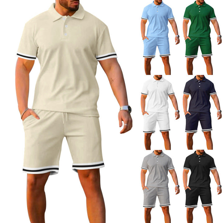 Ensemble polo et shorts sportif pour hommes avec bandes contrastées Chic und Stil