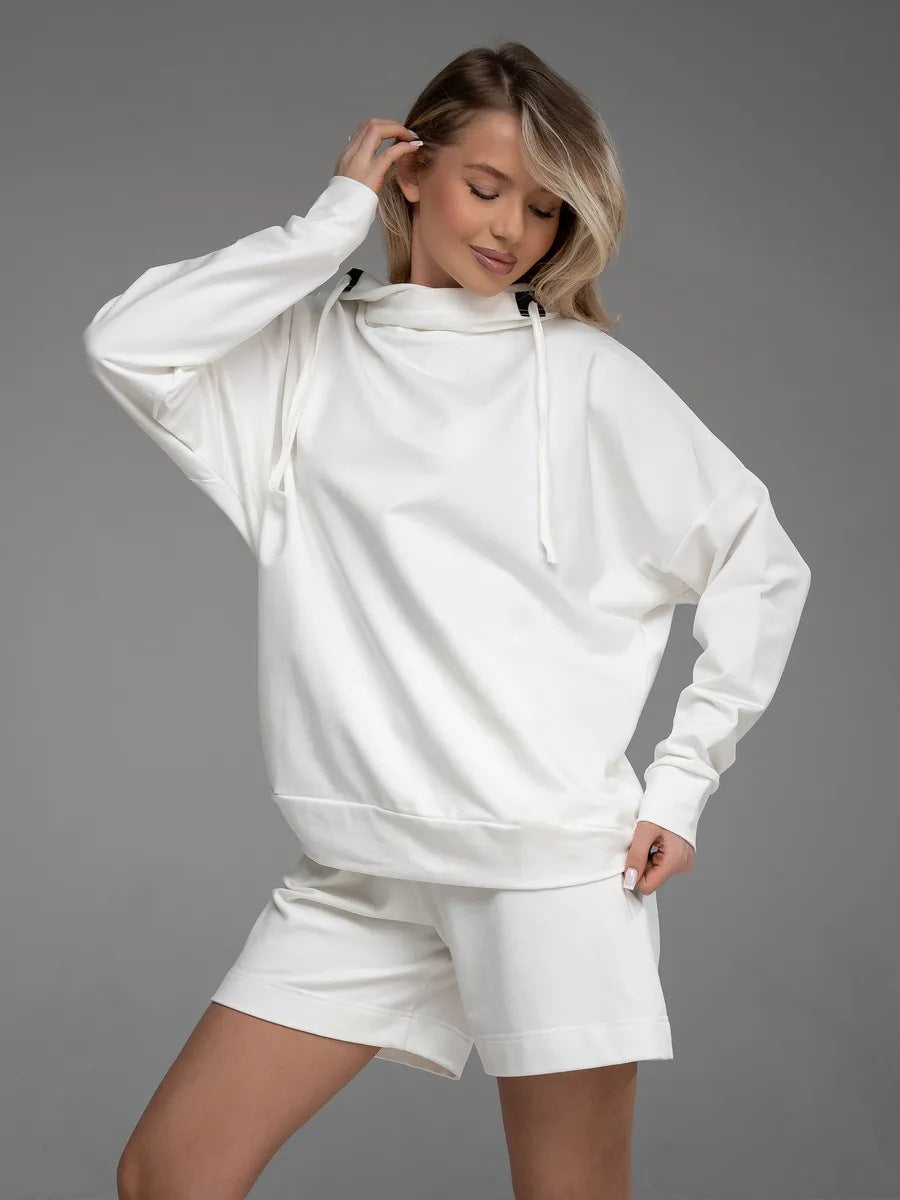 Casual hoodie for women with an oversized fit and matching shorts Chic and Style