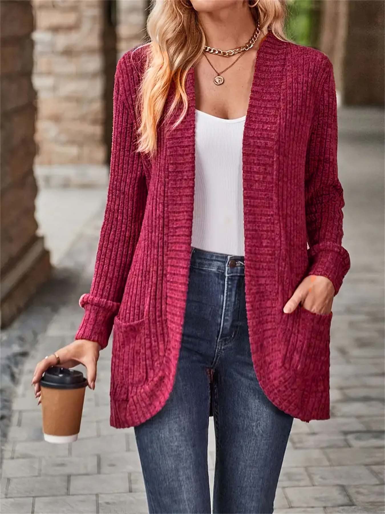 Veste en tricot ouverte pour dames avec surface texturée et poches pratiques Chic und Stil