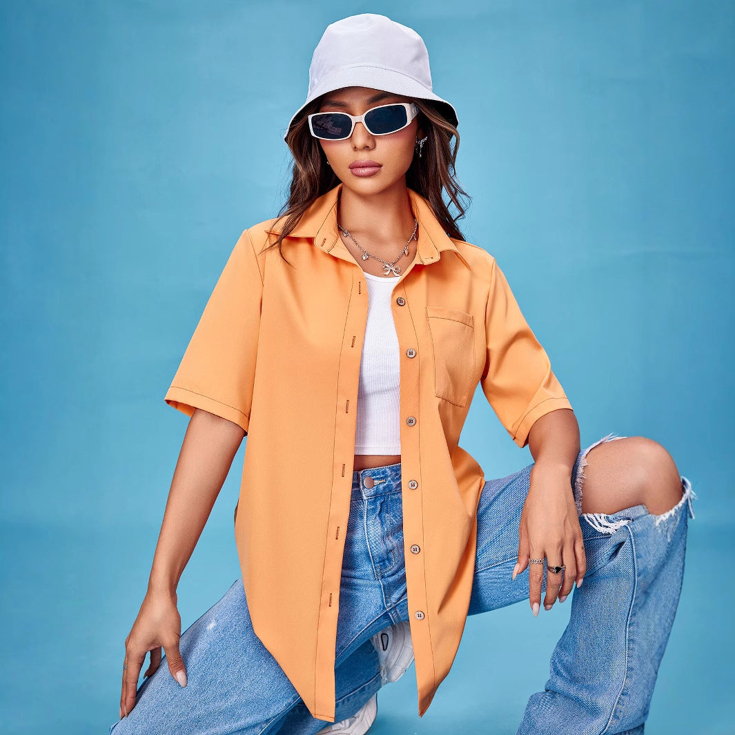 Blouse à manches courtes pour femmes avec coupe structurée et poche poitrine pratique Chic und Stil