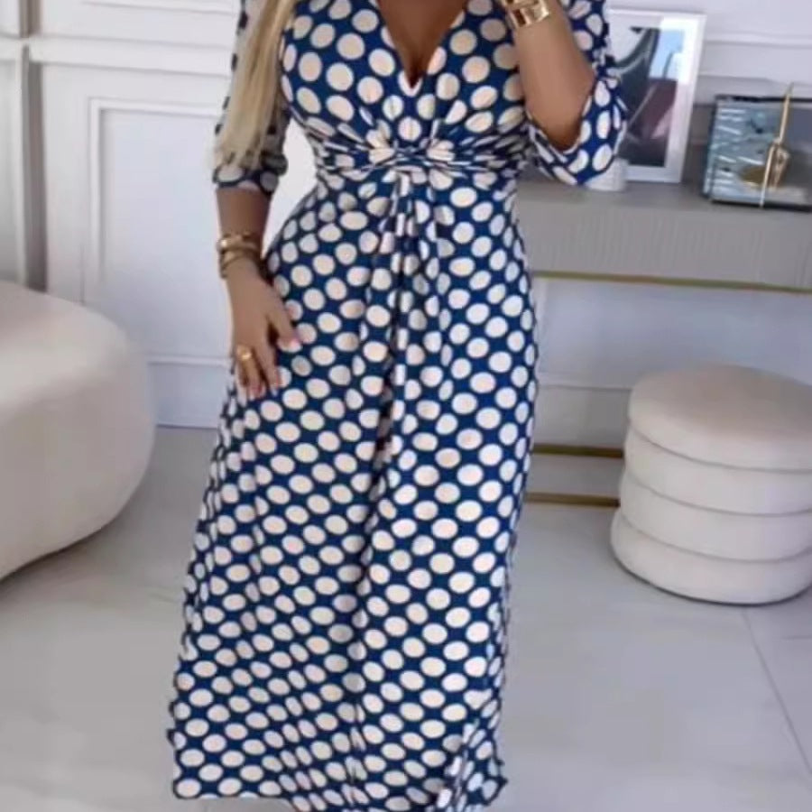 Robe maxi pour femmes avec un motif à pois moderne et une élégante apparence croisée Chic und Stil