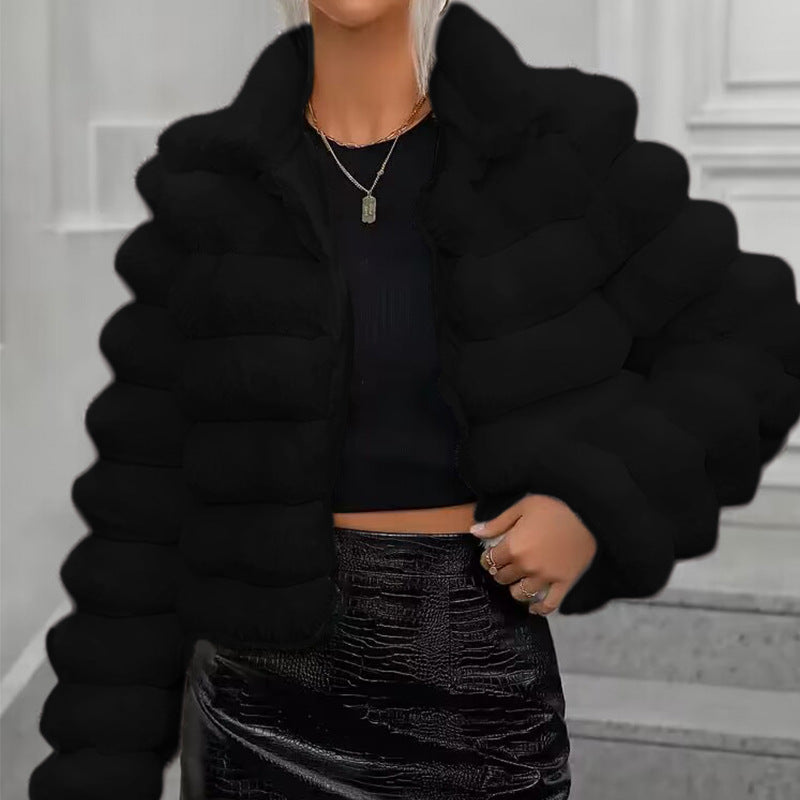 Veste en fausse fourrure matelassée pour femmes à col montant Chic und Stil