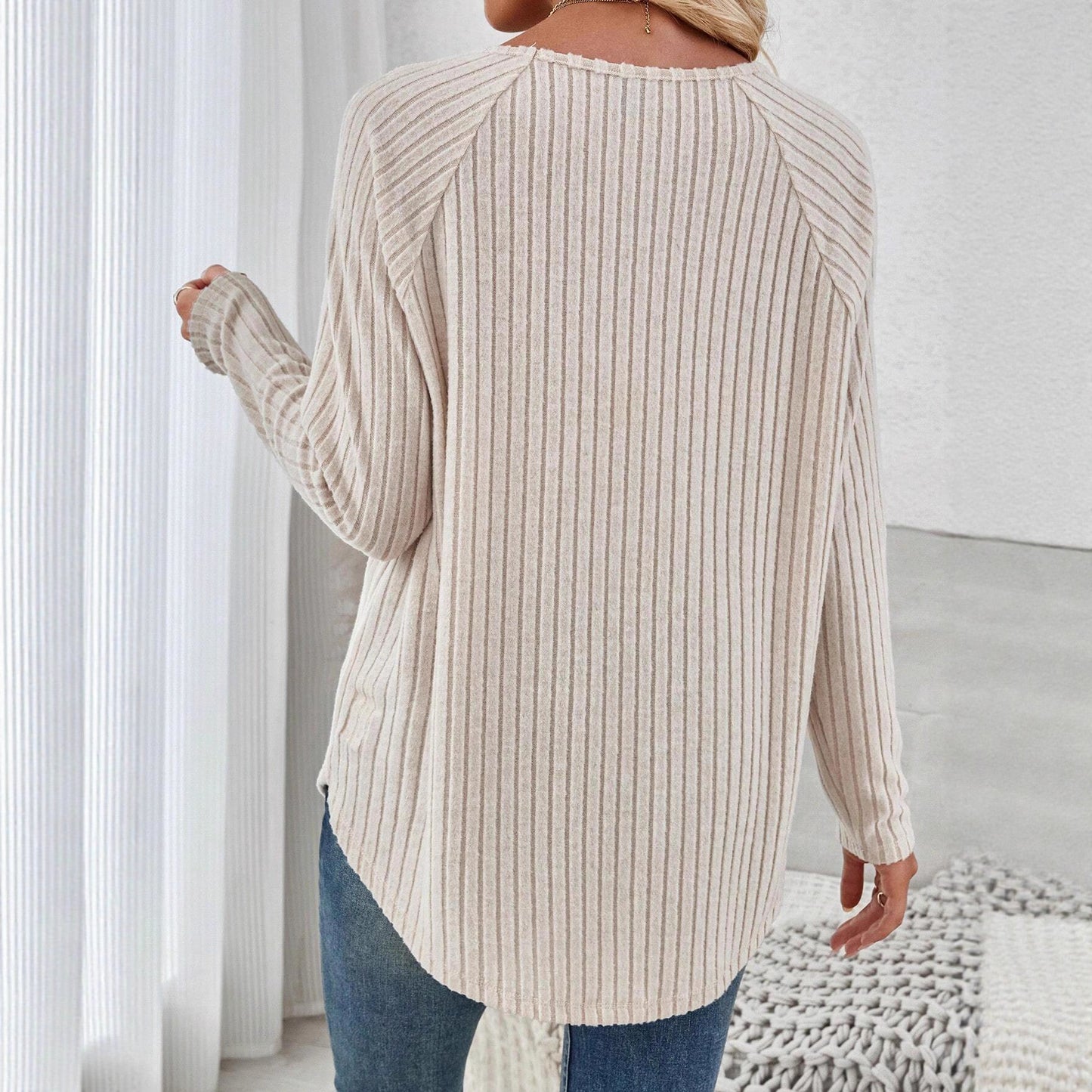 Pull en fine maille pour dames avec un design à côtes élégant et une coupe décontractée Chic und Stil