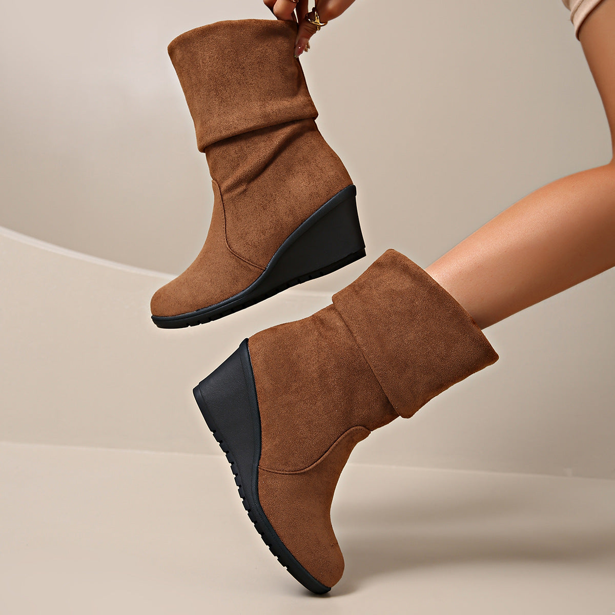 Bottines à talons compensés pour femmes en suede doux Chic und Stil