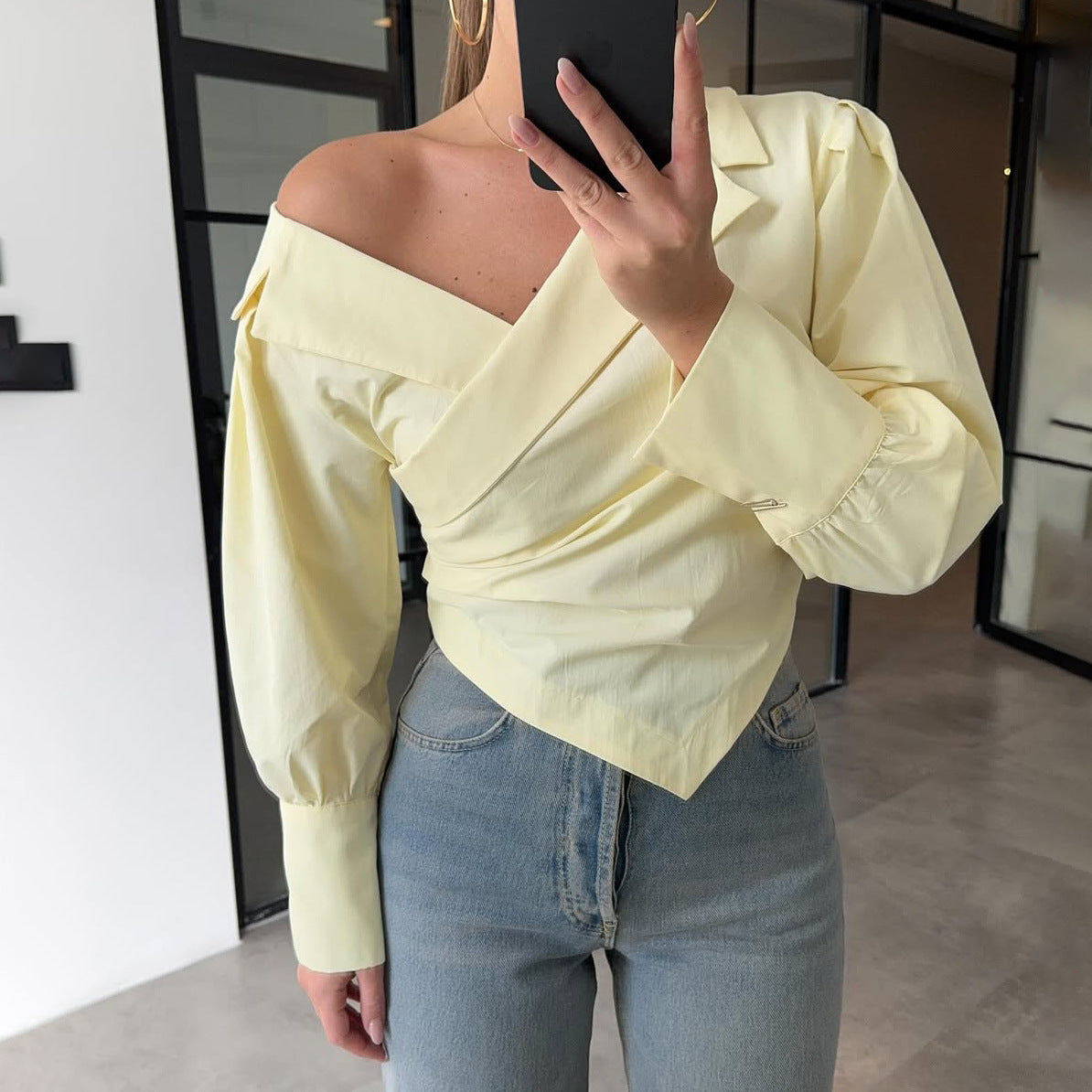 Blouse élégante à enrouler pour femmes avec coupe asymétrique et manches bouffantes Chic und Stil