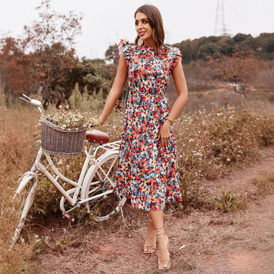 Robe maxi femme avec un imprimé floral joyeux et des détails volantés Chic und Stil