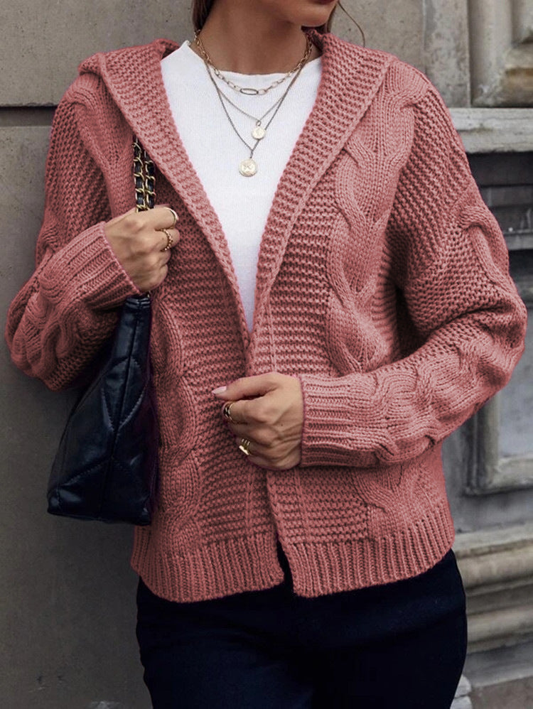 Veste en grosse maille pour femmes avec capuche et motif en relief Chic und Stil