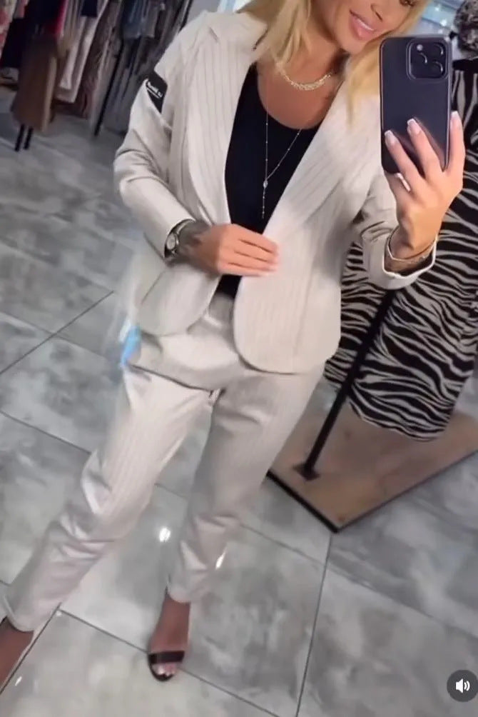 Dames Ensemble blazer-pantalon élégant avec de fines rayures Chic und Stil
