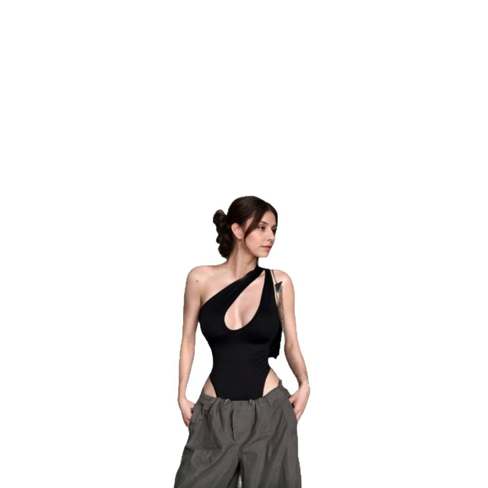 Maillot de bain tendance pour femmes avec découpe asymétrique et décolleté profond Chic & Stil