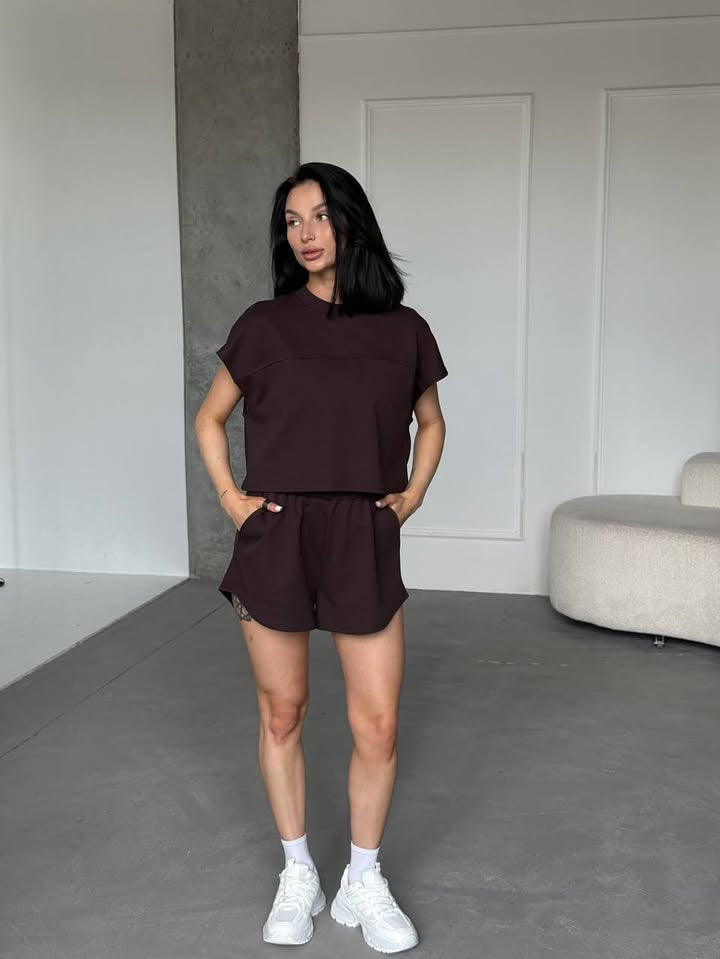 Ensemble de Crop Top et Shorts décontracté pour femme avec épaules tombantes et taille élastique Chic und Stil