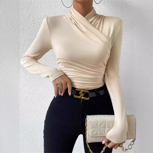 Chemise à manches longues pour femmes avec un design enveloppant raffiné Chic und Stil