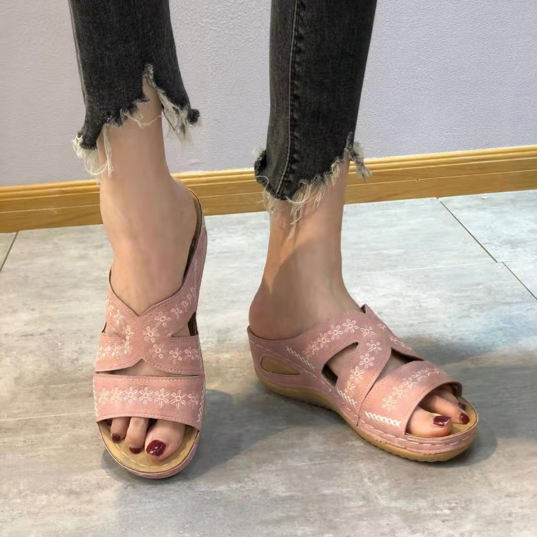Sandales à lanières confortables pour femmes avec design floral et semelle anatomique Chic und Stil