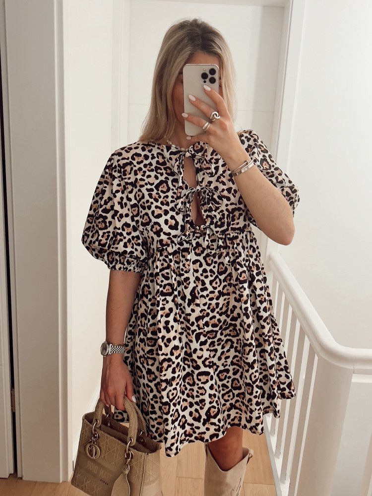 Robe mini à motif léopard froncé pour femmes Chic und Stil