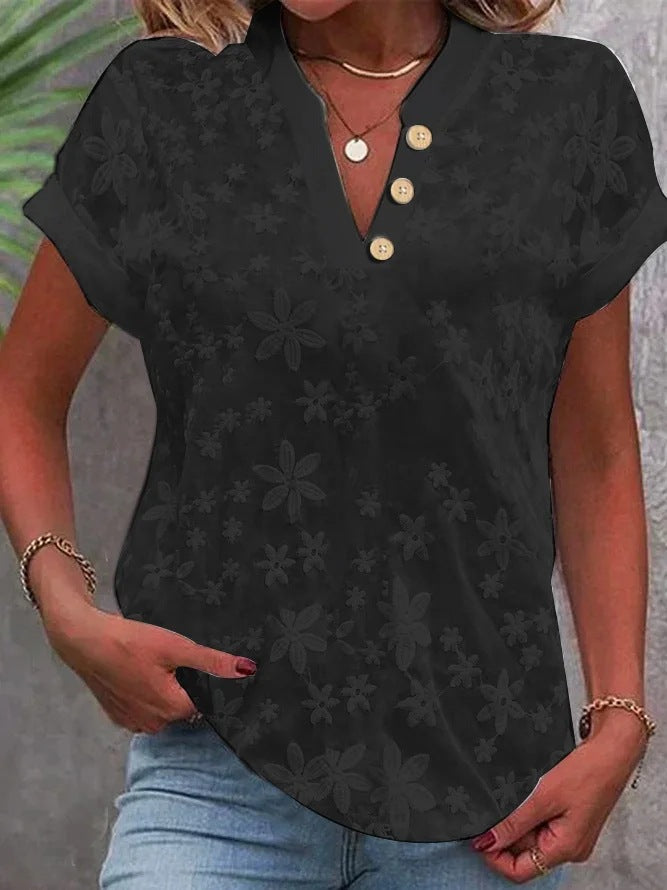Women's blouse with feminine floral pattern Chic and style