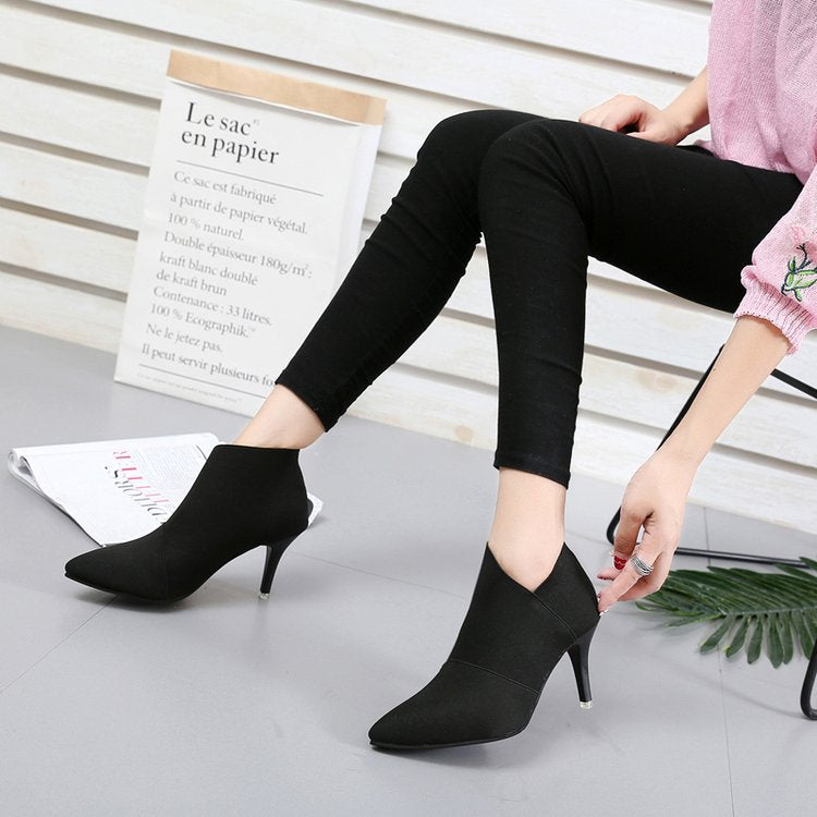 Bottes élégantes pour femmes avec un bout pointu et un matériau supérieur extensible à la mode Chic und Stil