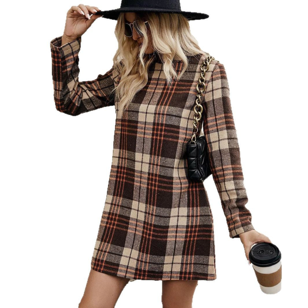 Robe mini à carreaux pour femmes avec col haut et silhouette étroite Chic und Stil