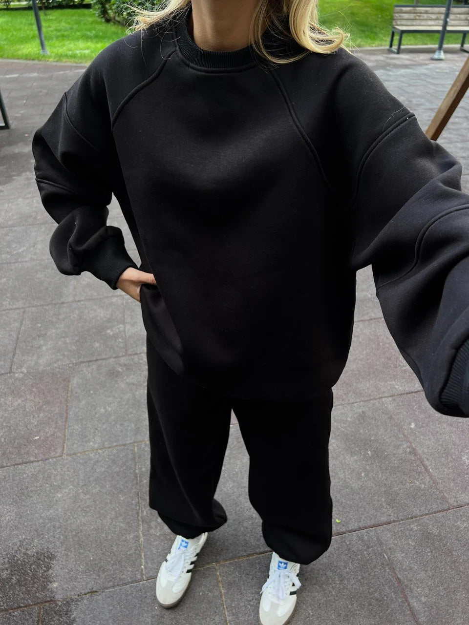 Ladies Relaxed-Fit Sweatshirt and Chic Jogging Pants Set