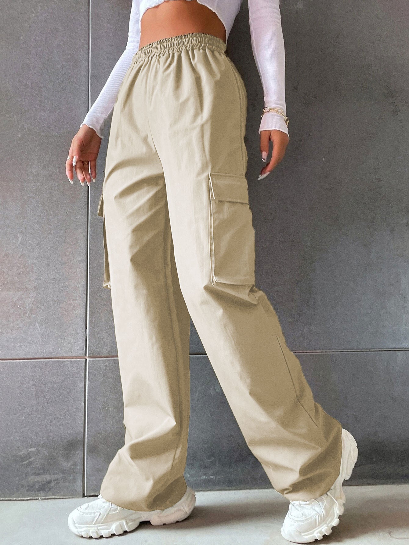 Pantalon cargo pour femmes avec poches latérales et taille élastique Chic und Stil