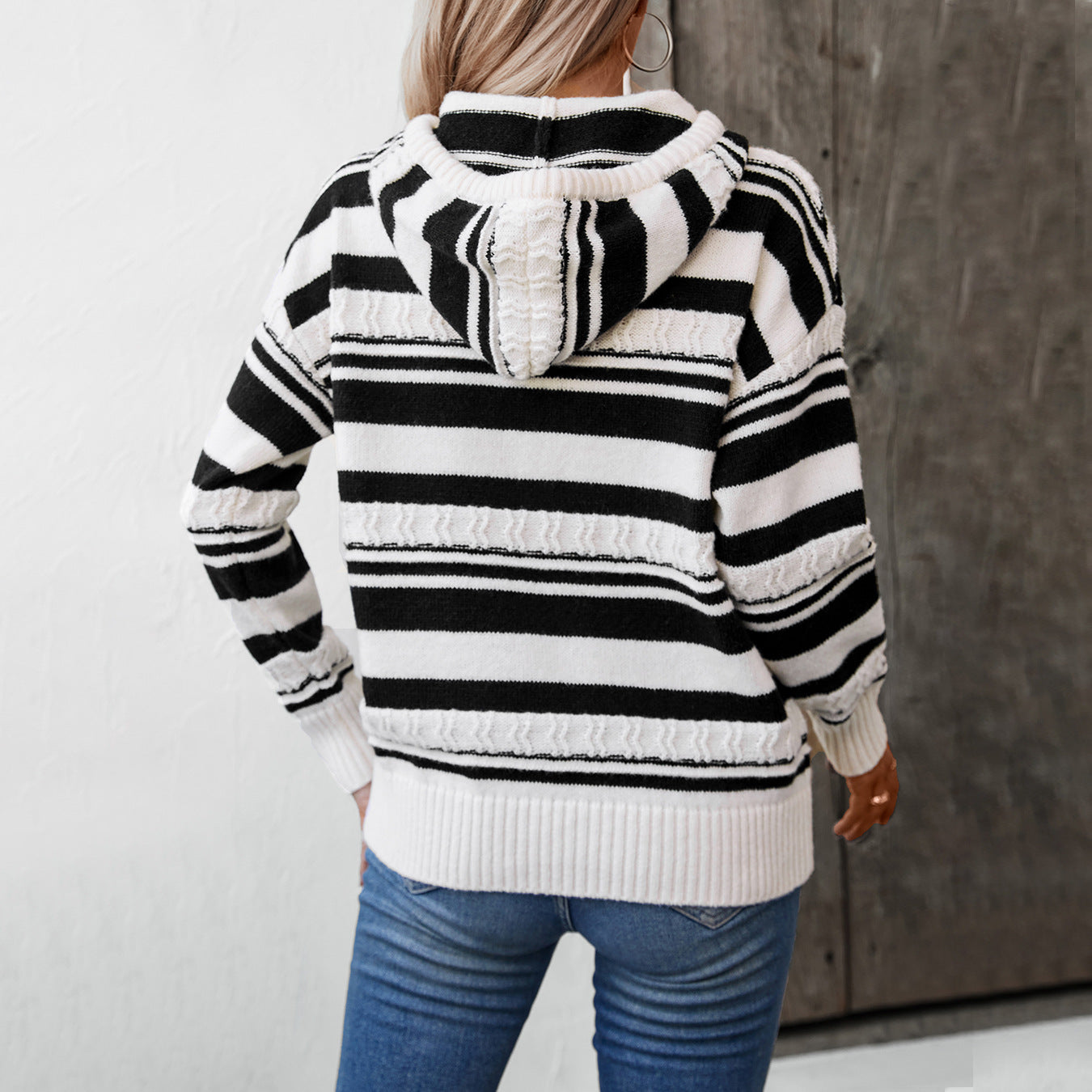 Sweat à capuche pour femmes avec des motifs de rayures modernes Chic und Stil