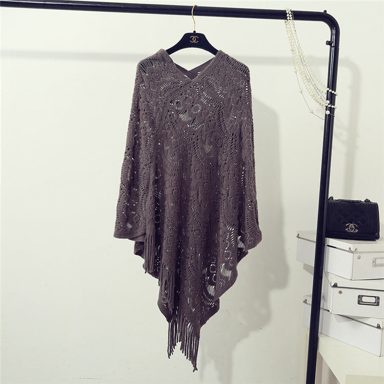 Poncho en tricot pour dames avec des motifs en crochet artistiques et des franges Chic und Stil