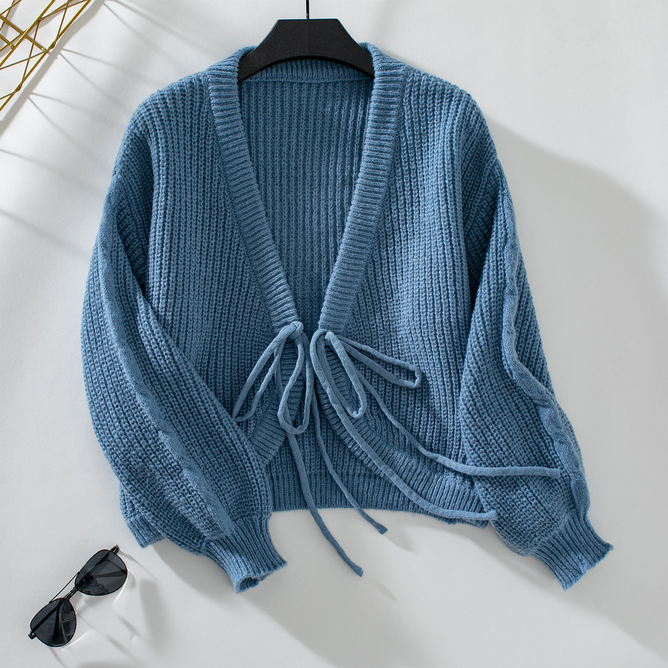 Veste tricot femme avec des manches volumineuses et des liens décoratifs Chic und Stil