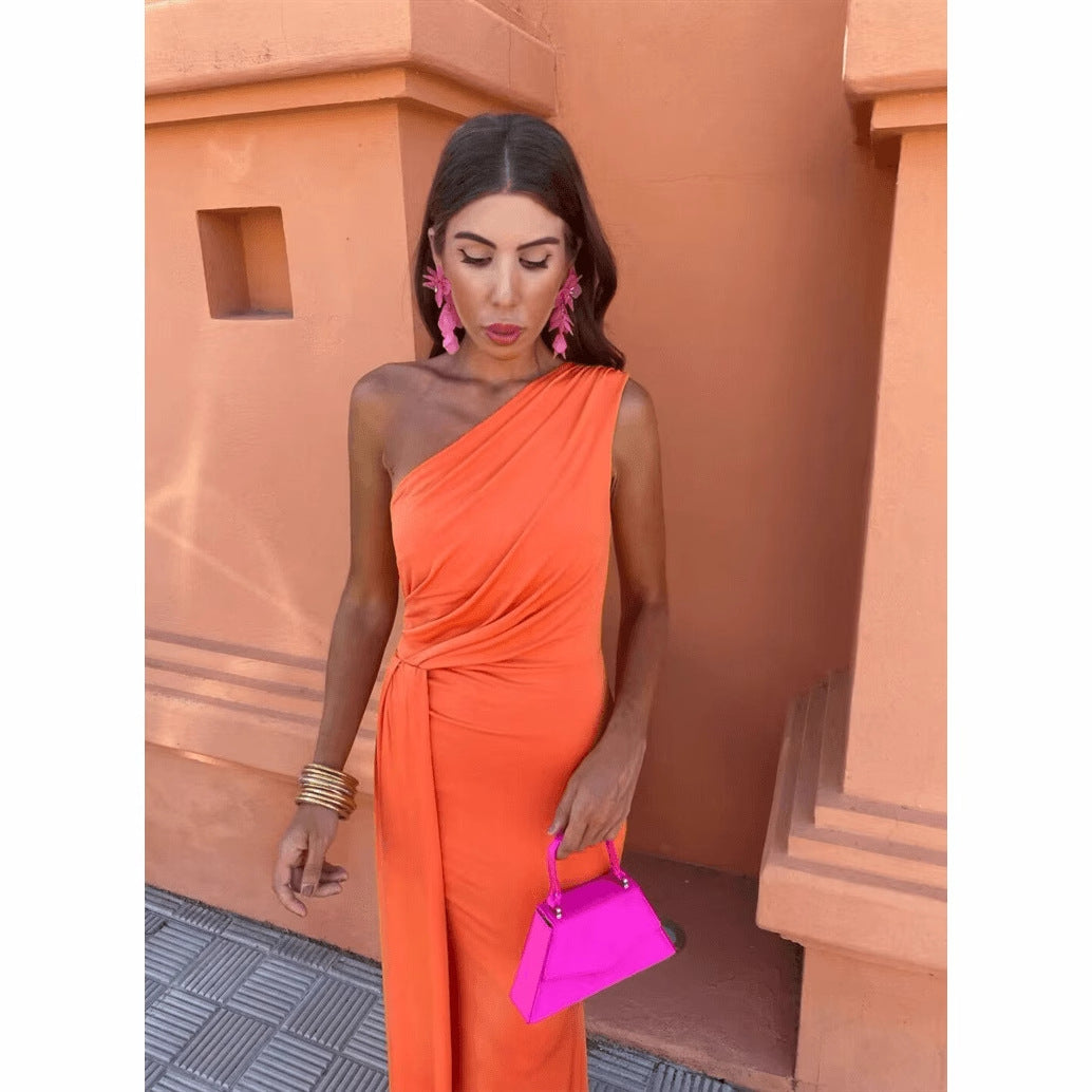 Robe maxi pour femmes avec design de manches asymétriques et drapé élégant Chic und Stil