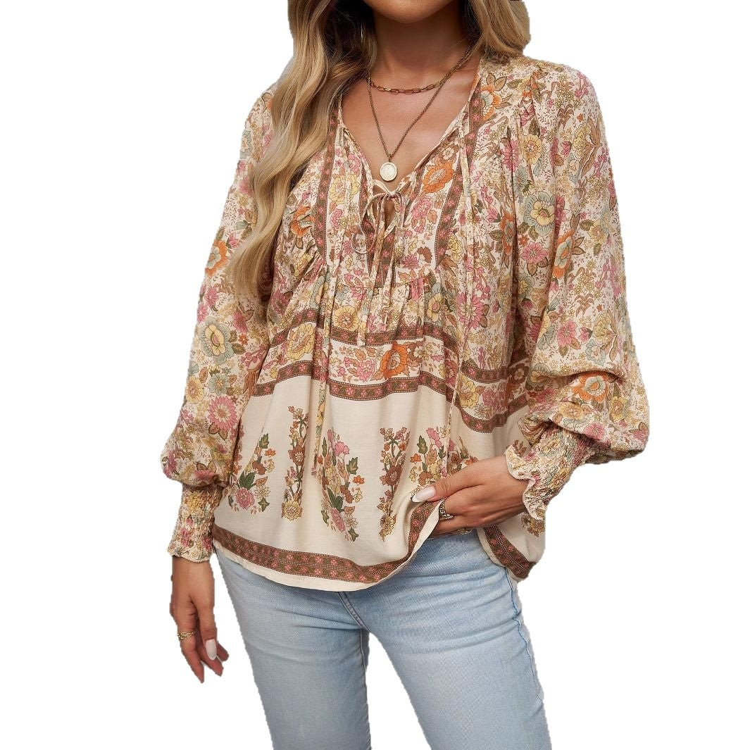 Blouse féminine légère avec un design floral raffiné et une coupe décontractée Chic und Stil