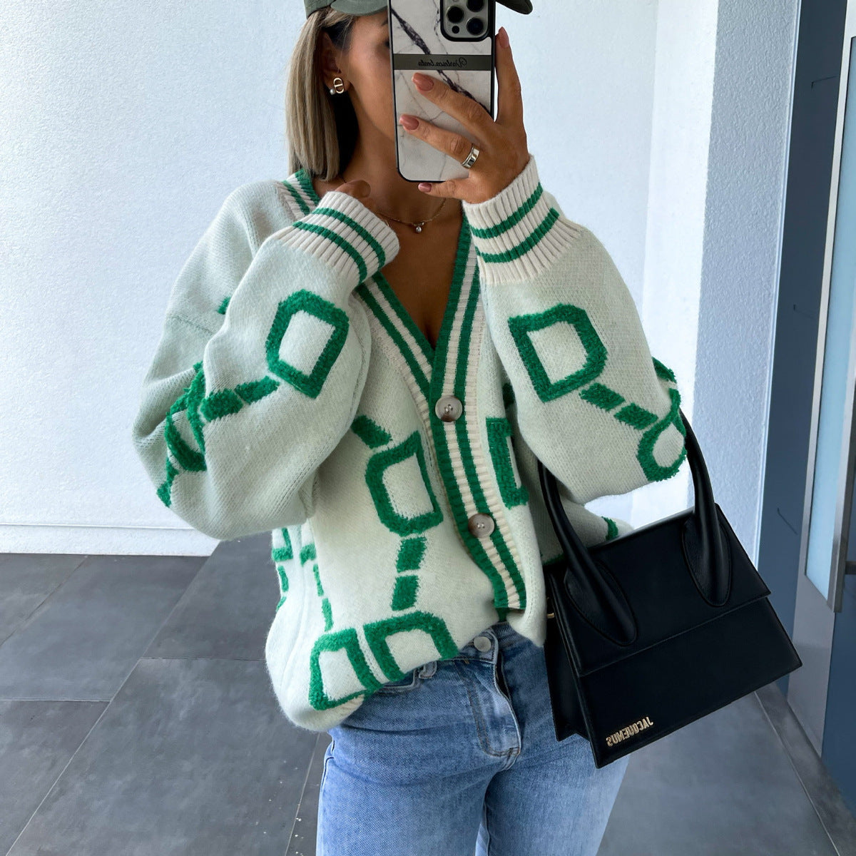Cardigan féminin tricoté avec motif texturé et détails de boutons Chic und Stil