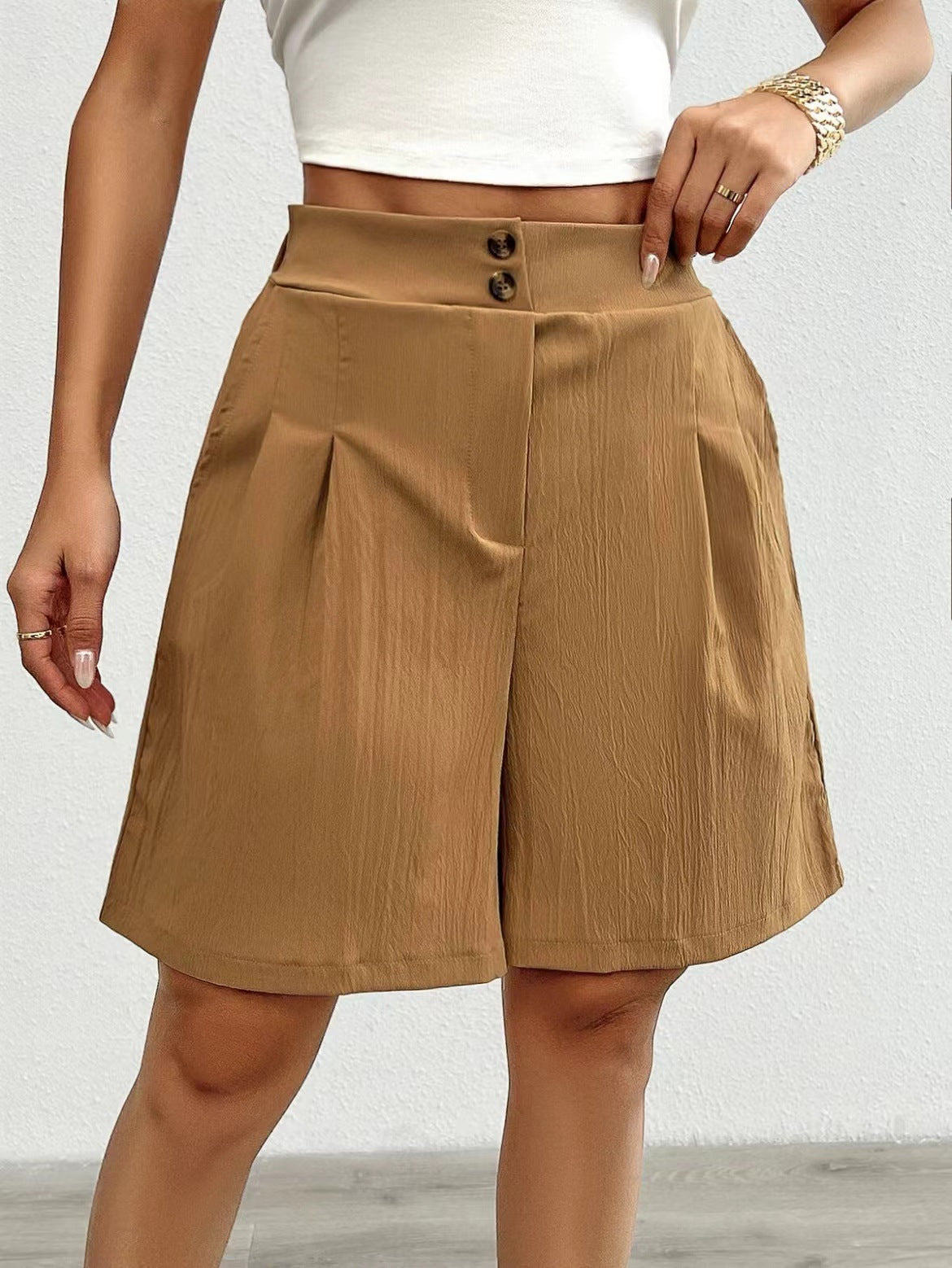 Shorts élégants pour femmes avec fermeture à bouton et design plissé Chic und Stil
