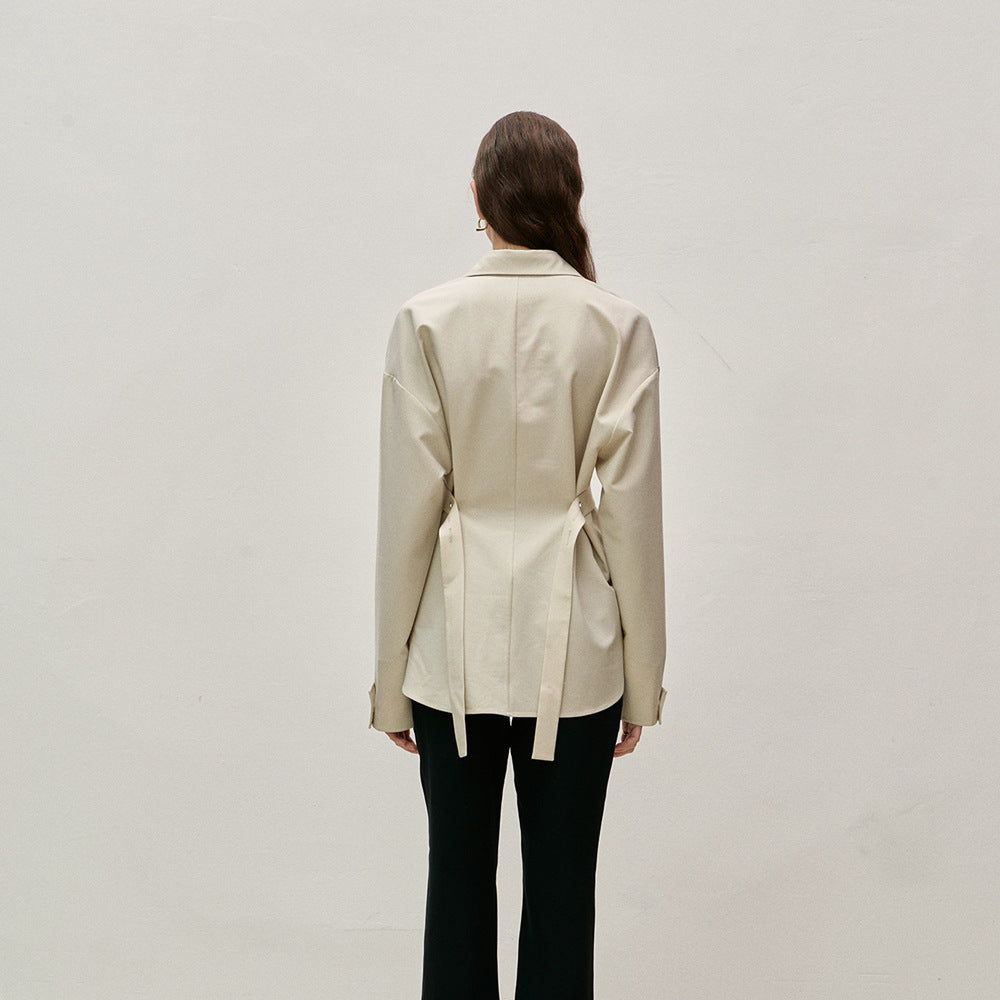 Blouse féminine à la mode avec coupe asymétrique et taille élégante Chic und Stil
