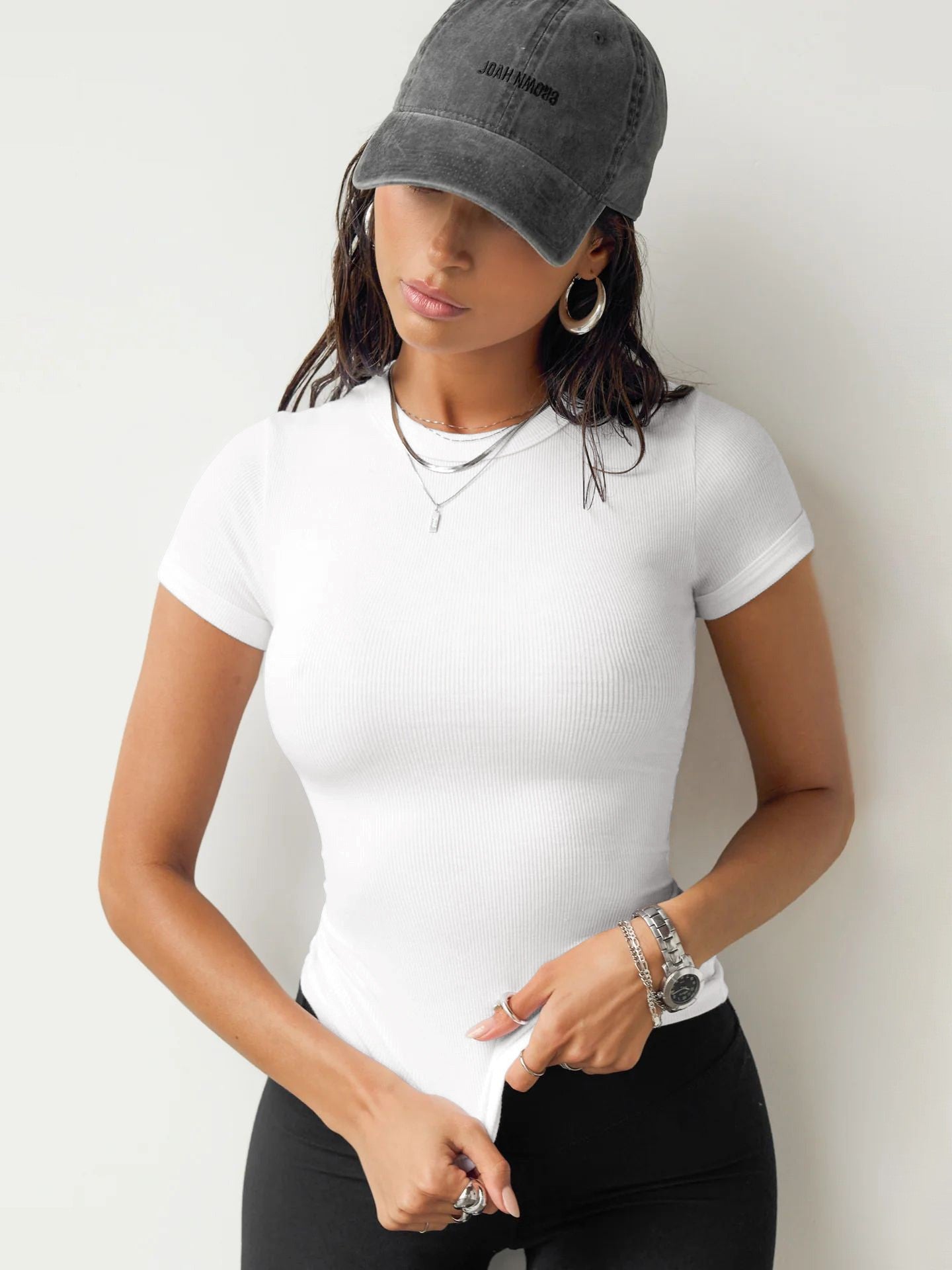 T-shirt ajusté à côtes pour femmes avec manches courtes et col rond Chic und Stil