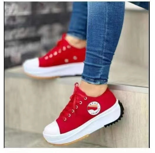 Baskets en toile sportives pour femmes au design urbain avec semelle en caoutchouc Chic und Stil
