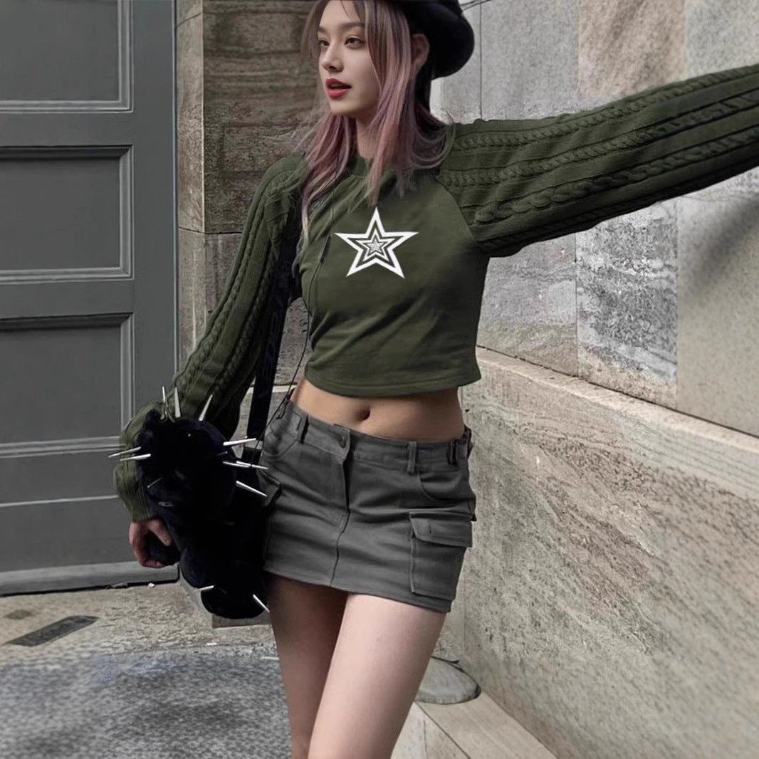 Pull cropped pour femmes avec motif étoilé graphique et design de manches texturé Chic und Stil
