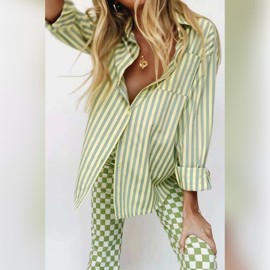 Chemise élégante pour dames avec un fin motif rayé et une poche poitrine pratique Chic und Stil