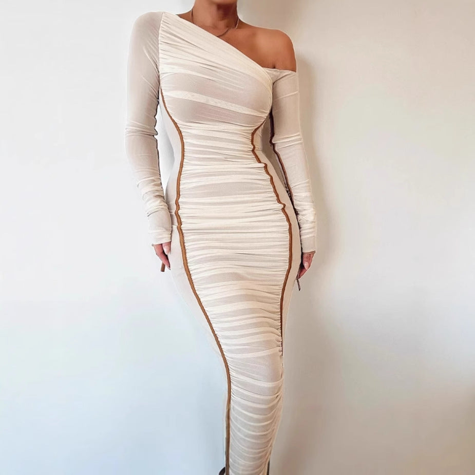 Robe portefeuille ajustée pour femmes avec coupe asymétrique et détails de volants raffinés Chic und Stil