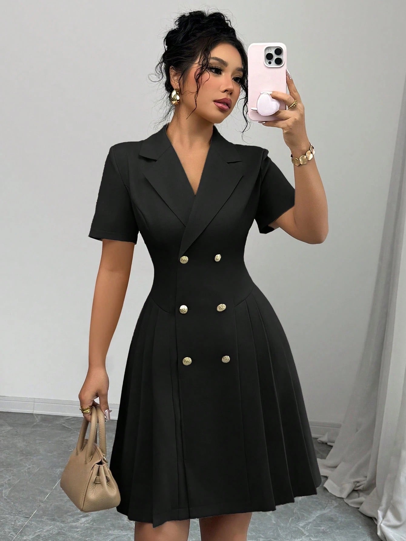 Robe plissée élégante à double boutonnage pour femmes Chic und Stil
